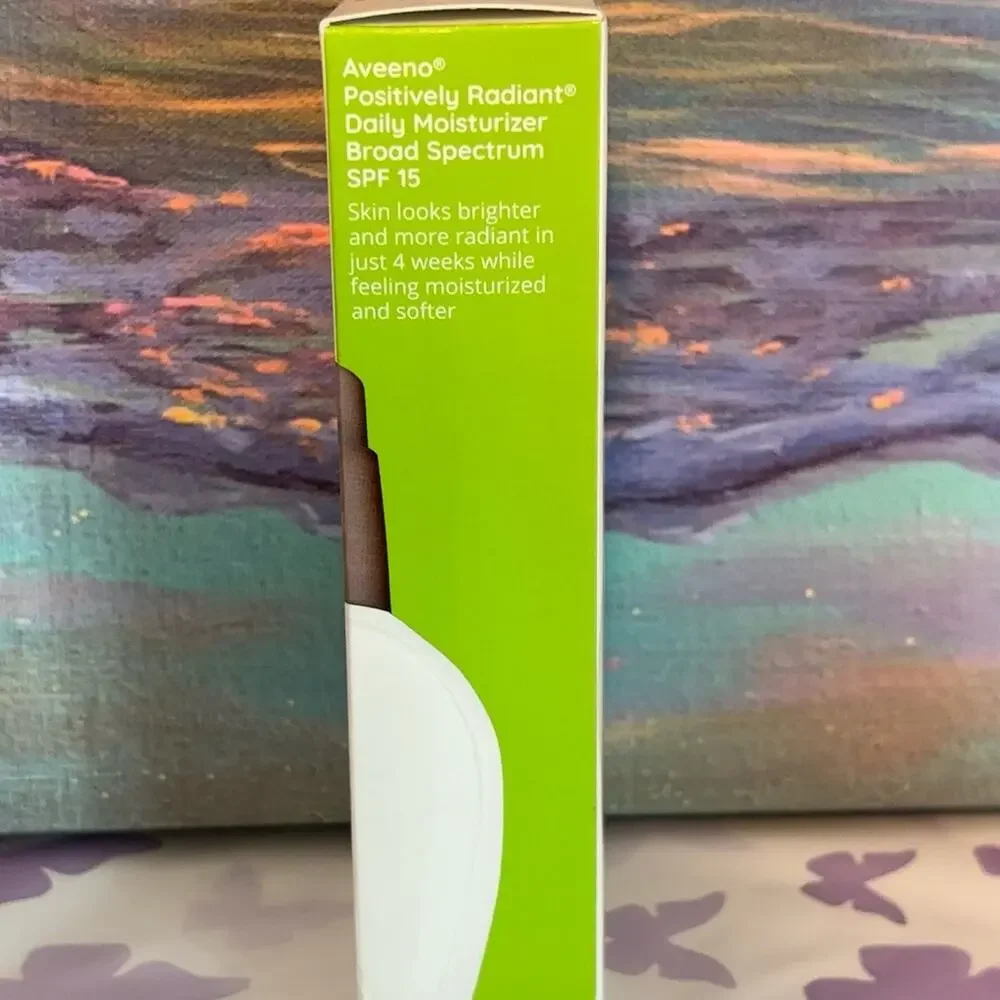 Aveeno Positively Radiant Daily Moisturizer SPF 15
